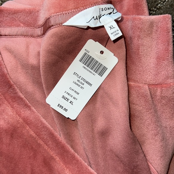 SOMA Lounge Set - Velvet - Picture 2 of 2